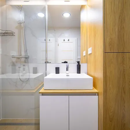 Apartment Boutique Living - Yellow Accent