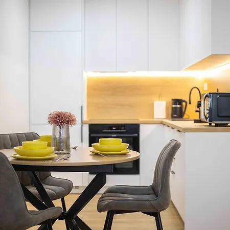 Boutique Living - Yellow Accent Apartment *