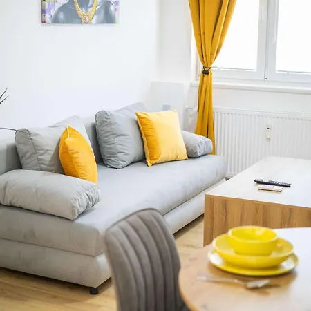 Apartment Boutique Living - Yellow Accent *