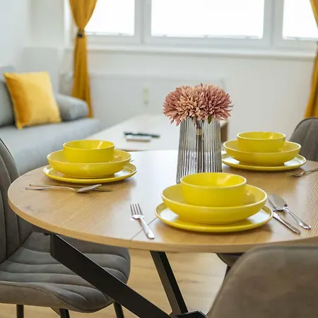 Apartman Boutique Living - Yellow Accent