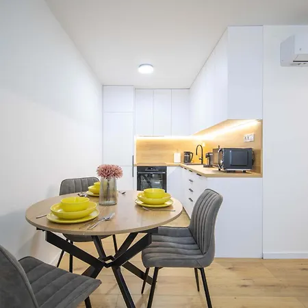Boutique Living - Yellow Accent Apartment *