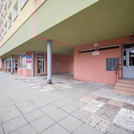 Boutique Living - Yellow Accent Apartment Košice